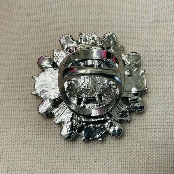 Vintage Large and Glamorous Cocktail Ring - Picture 4 of 5